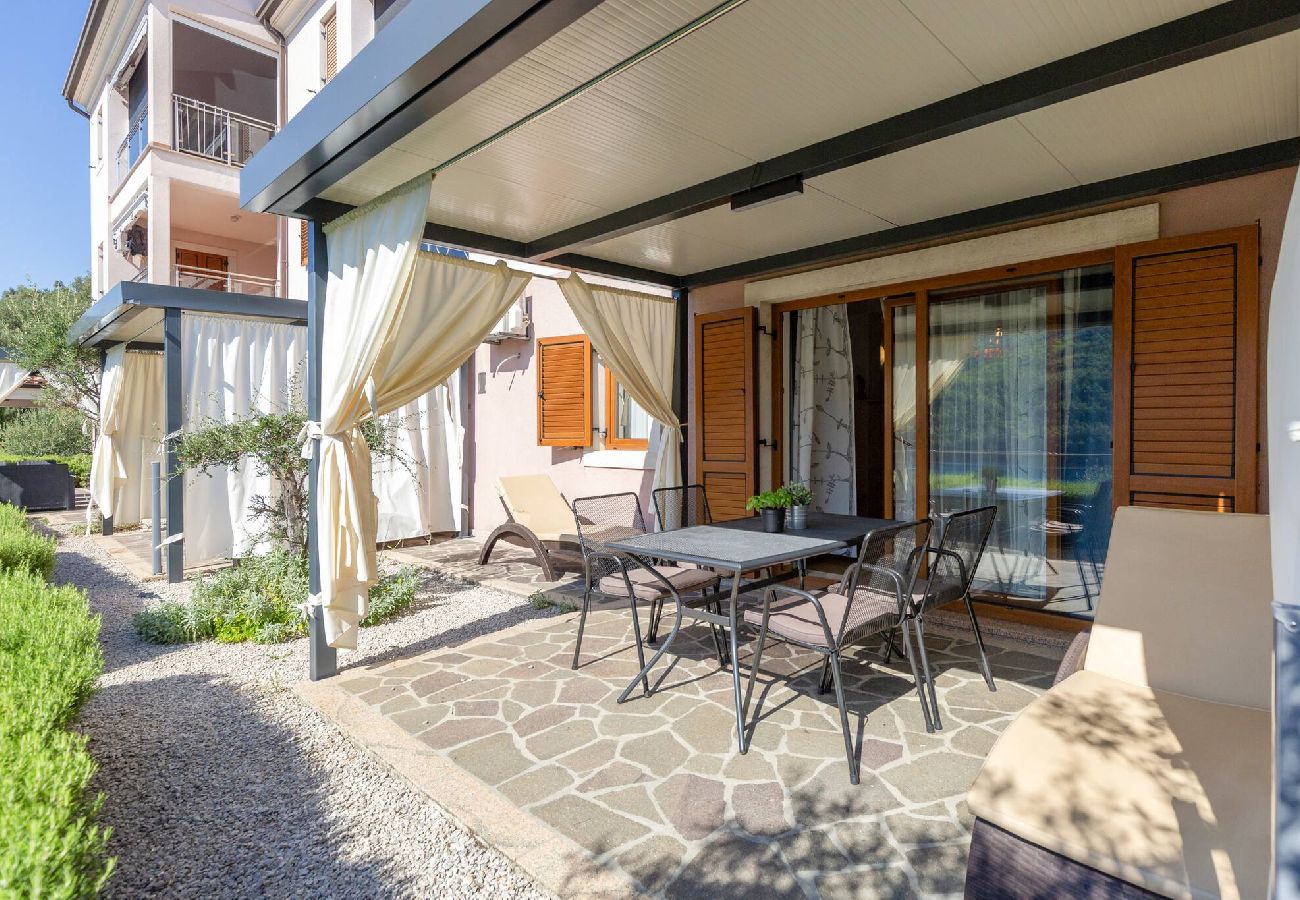 Ferienwohnung in Duga Luka - 208 Istra Sea Side 2Bedrooms  Apartment & Sea View