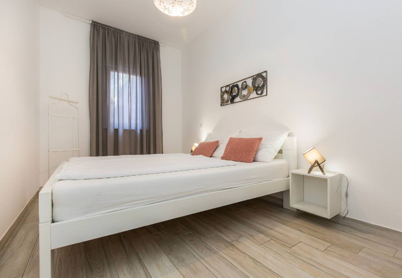 Ferienwohnung in Duga Luka - 210 Istra Sea Side 2Bedrooms  Apartment & Sea View