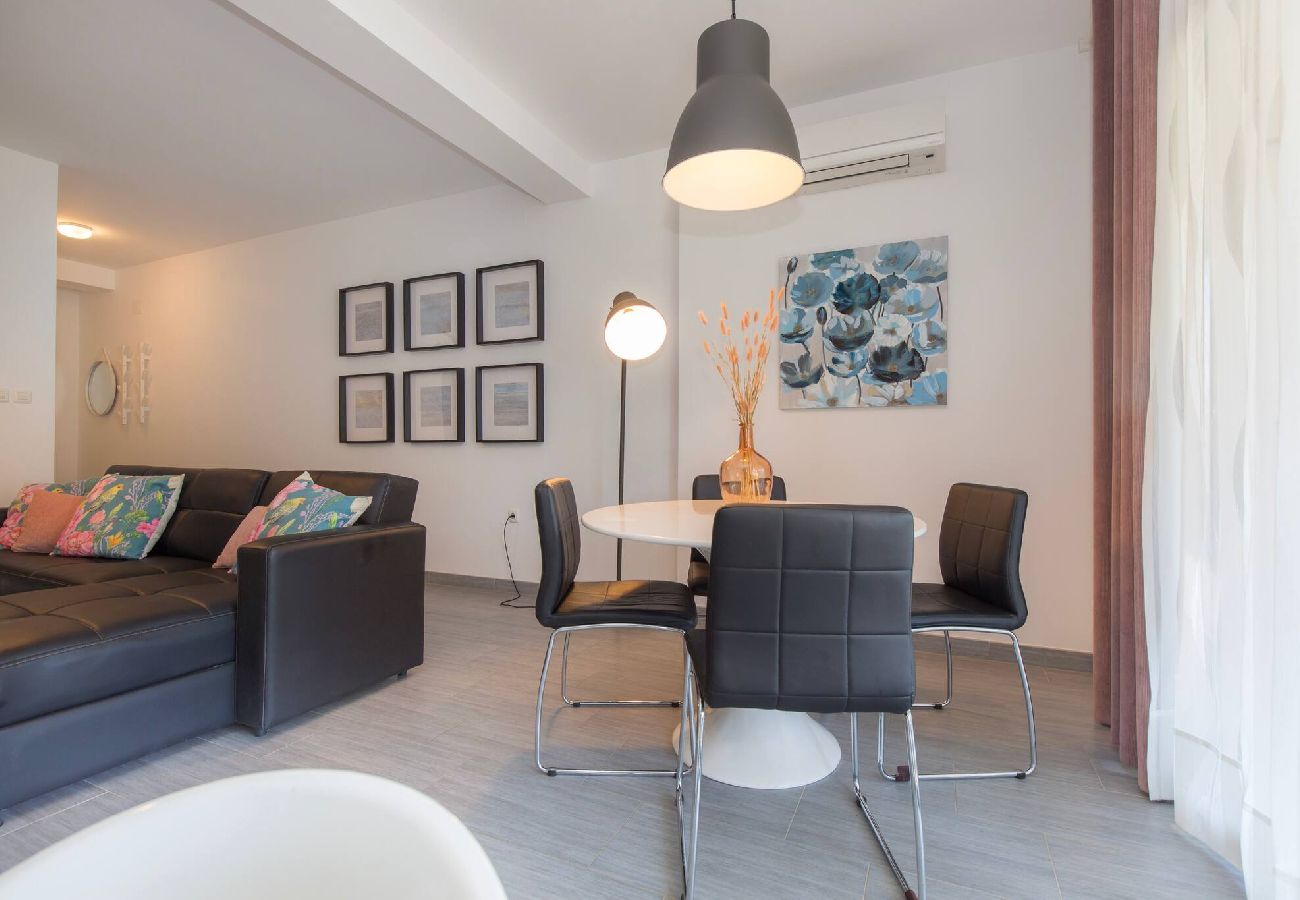 Ferienwohnung in Duga Luka - 210 Istra Sea Side 2Bedrooms  Apartment & Sea View