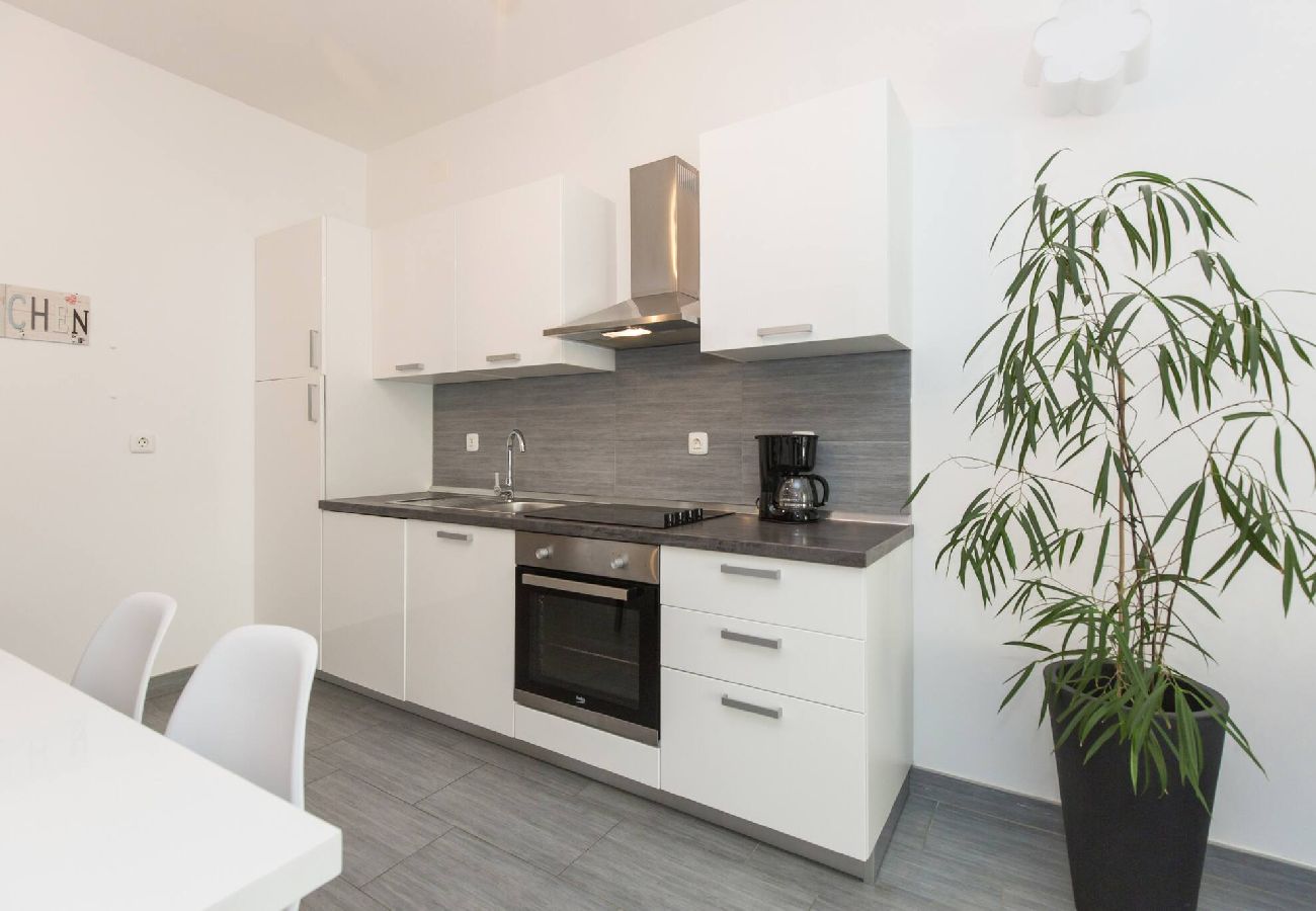 Ferienwohnung in Duga Luka - 209 Istra Sea Side 2Bedrooms  Apartment & Sea View