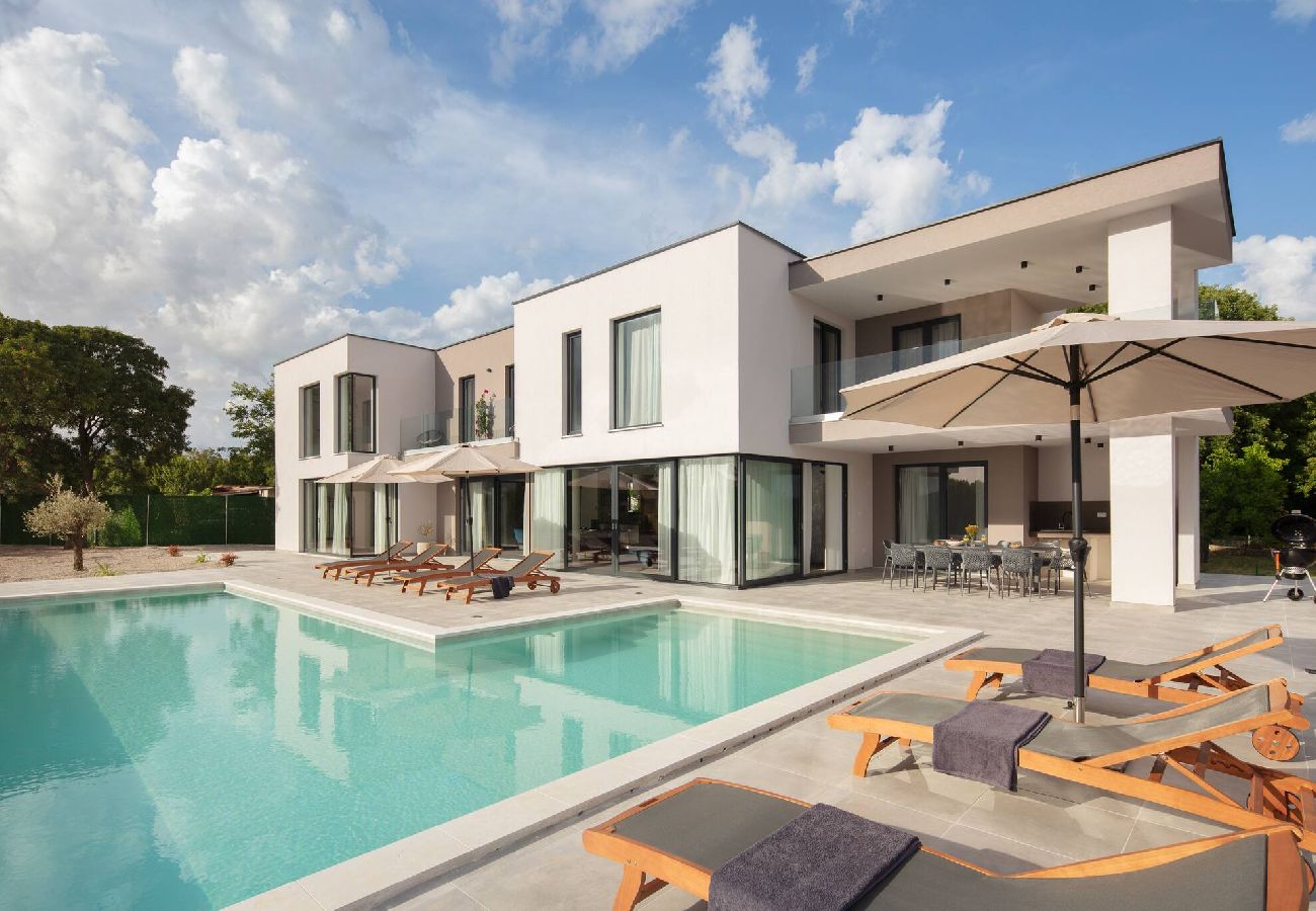 Villa in Brgod - Villa KM 5 bedrooms & pool