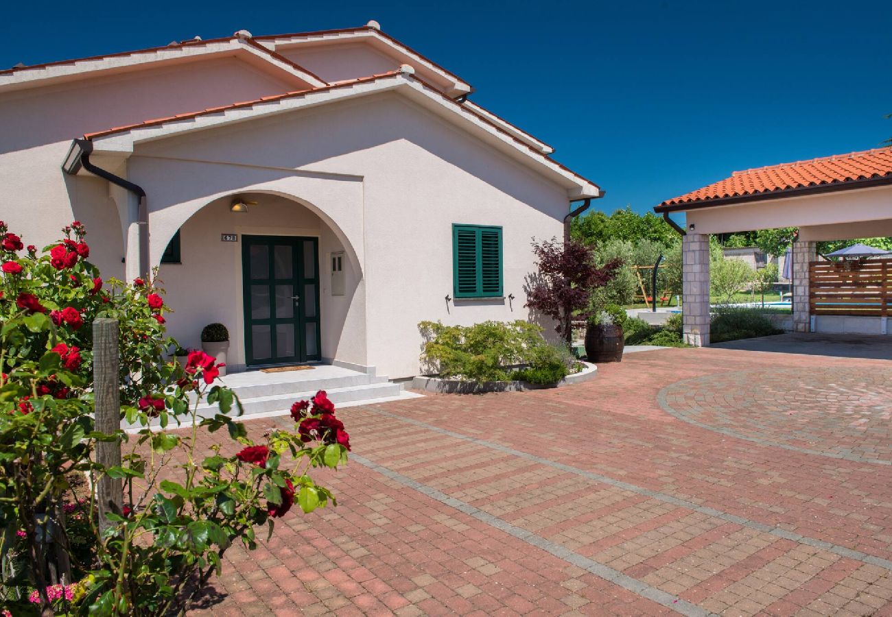 House in Labin - Holiday House Olive Grove with pool and garden