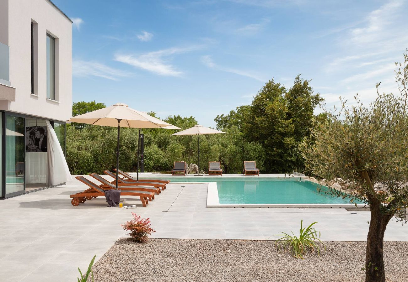 Villa in Brgod - Villa KM 5 bedrooms & pool