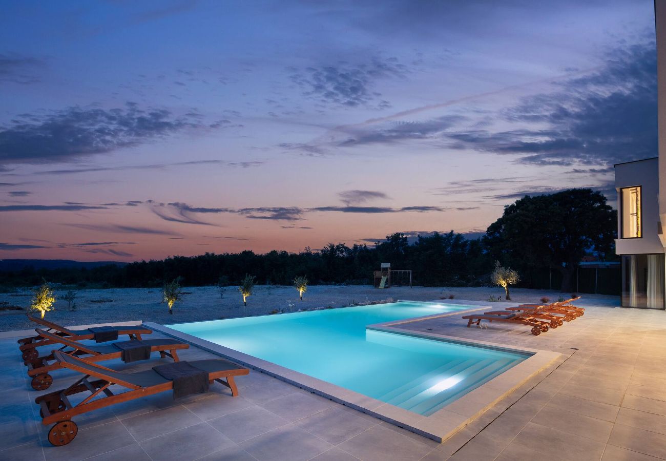 Villa in Brgod - Villa KM 5 bedrooms & pool