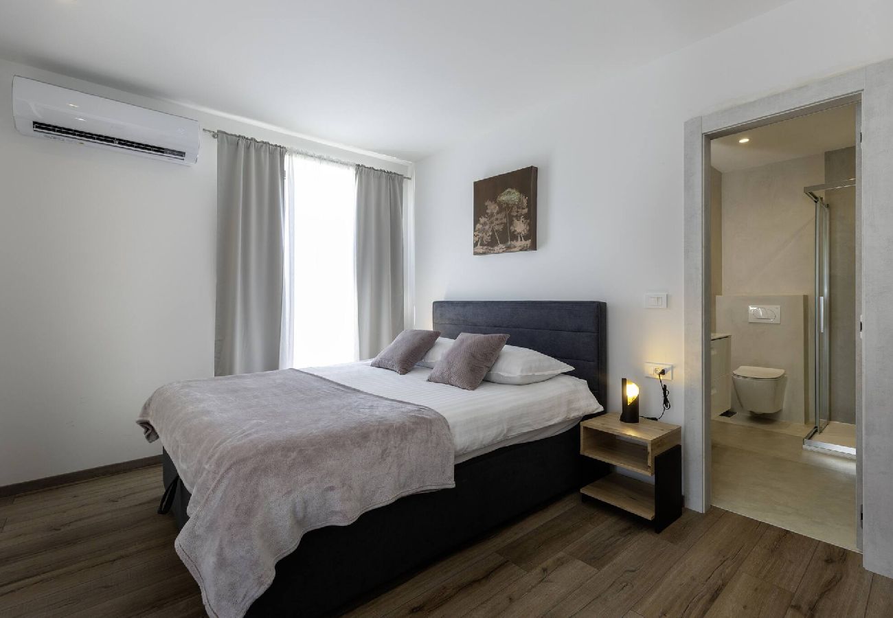 Villa in Brgod - Villa KM 5 bedrooms & pool